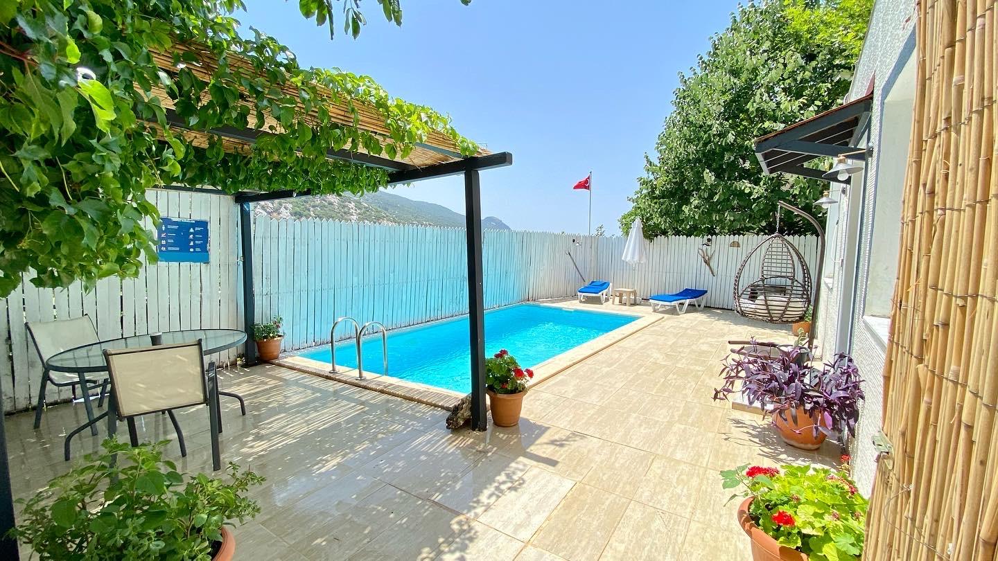 Luxury Villa with Private Pool and Jacuzzi — 2