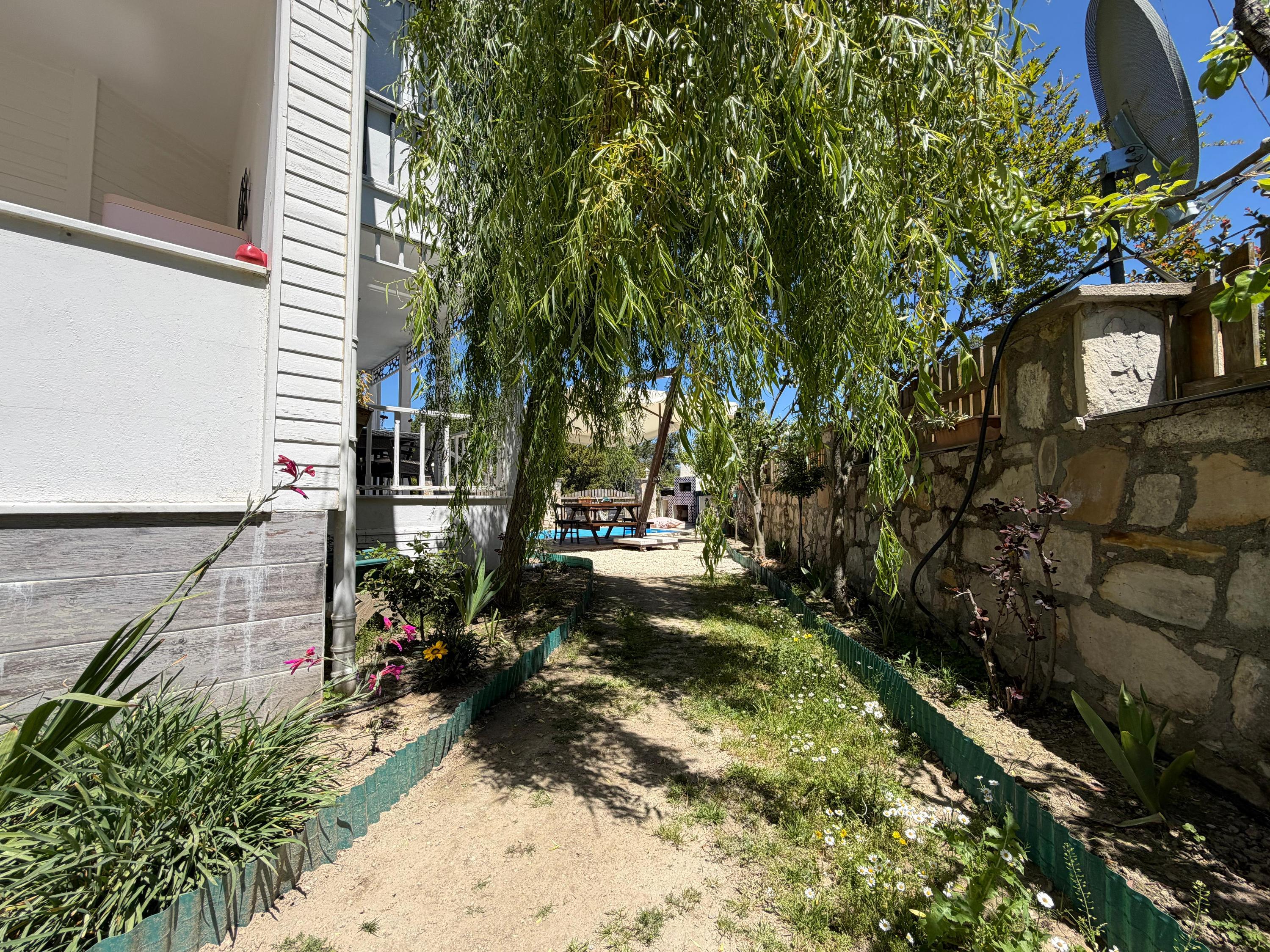 Doğanın içinde havuzlu villa — 7