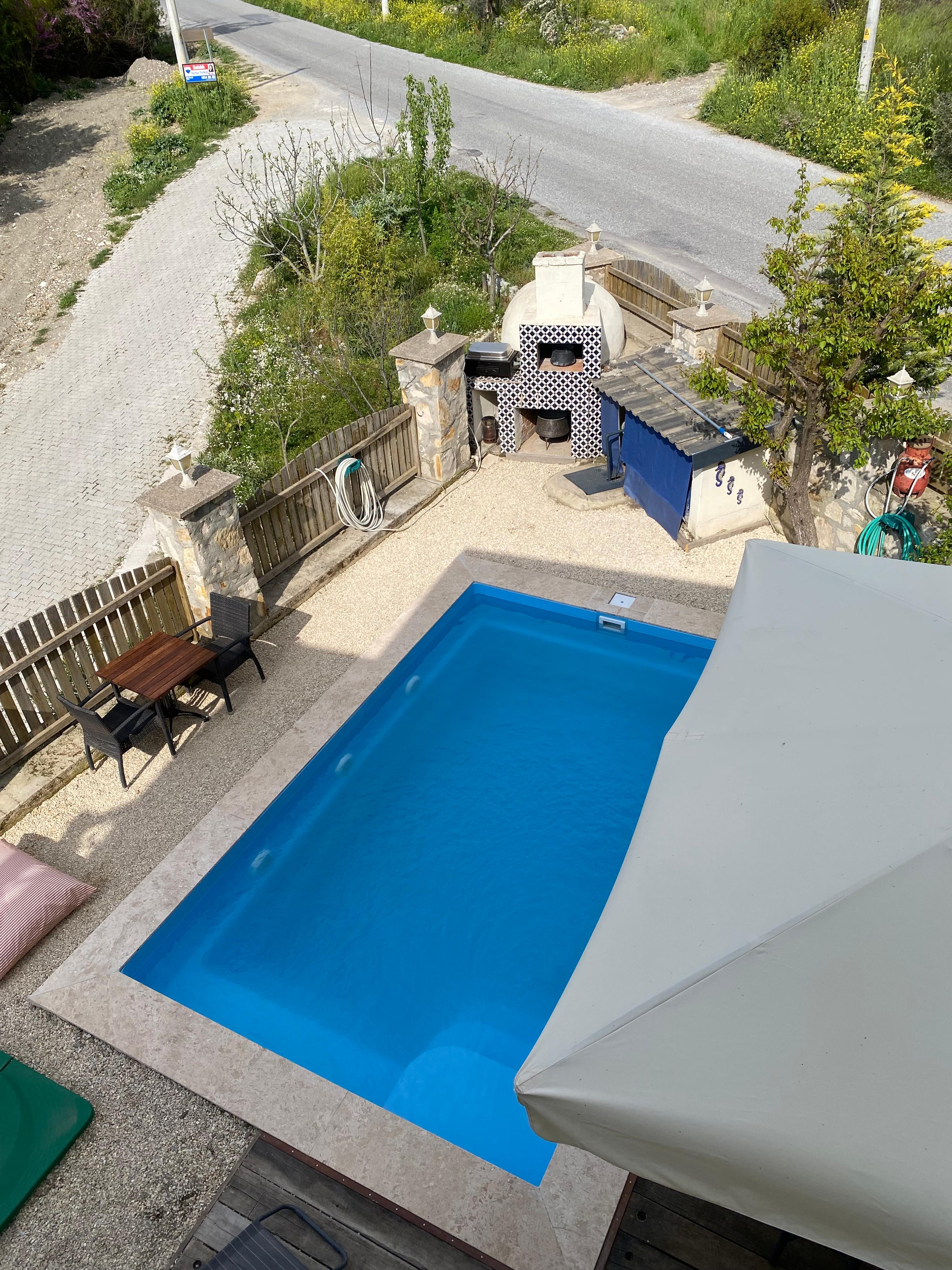 Doğanın içinde havuzlu villa — 10
