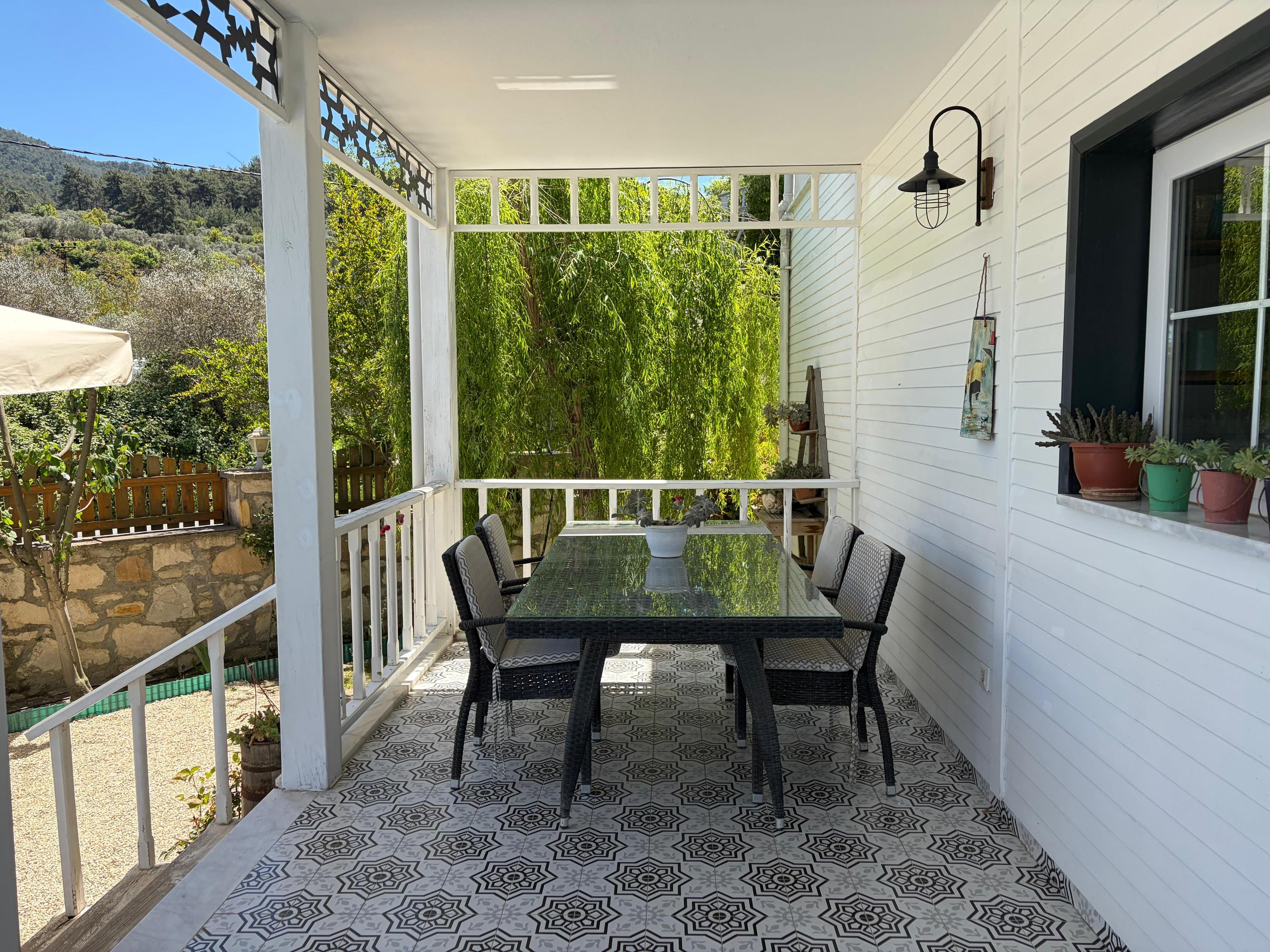 Doğanın içinde havuzlu villa — 6