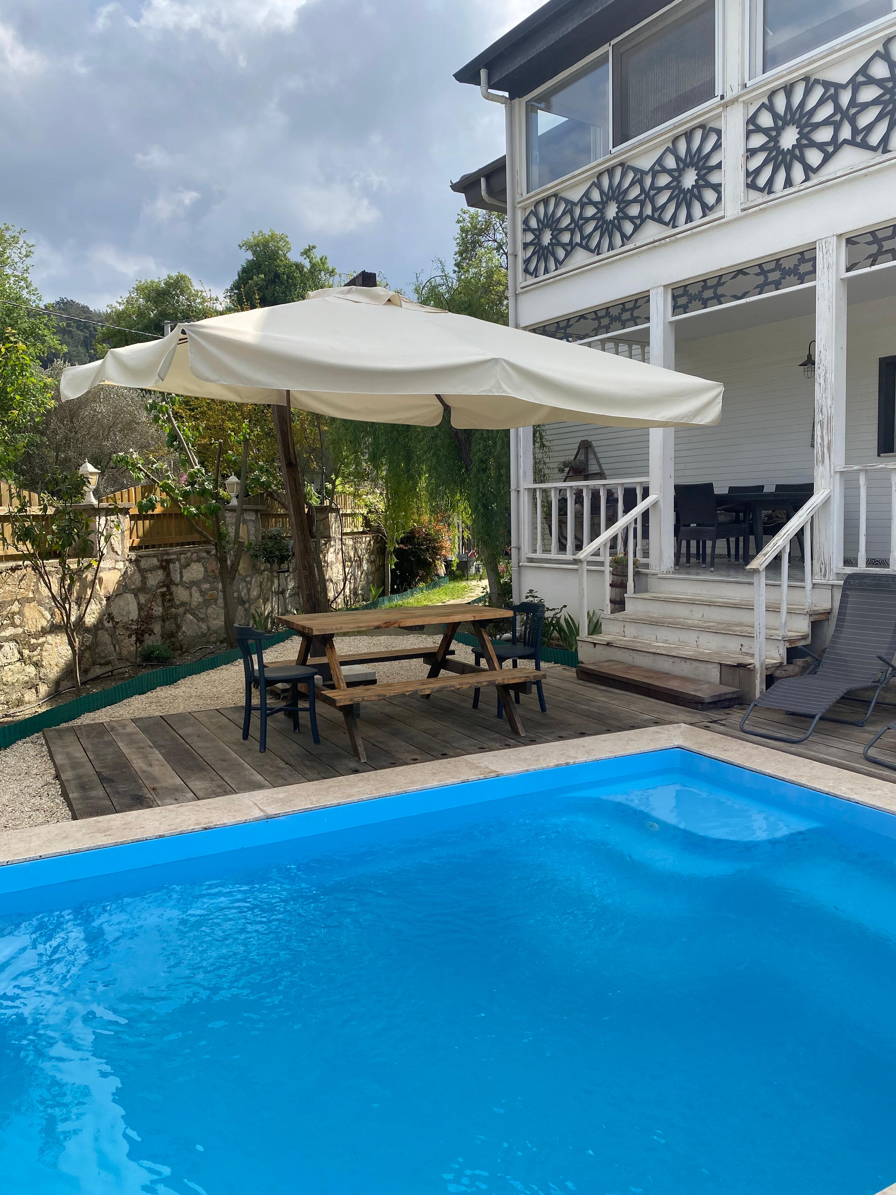 Doğanın içinde havuzlu villa — 9