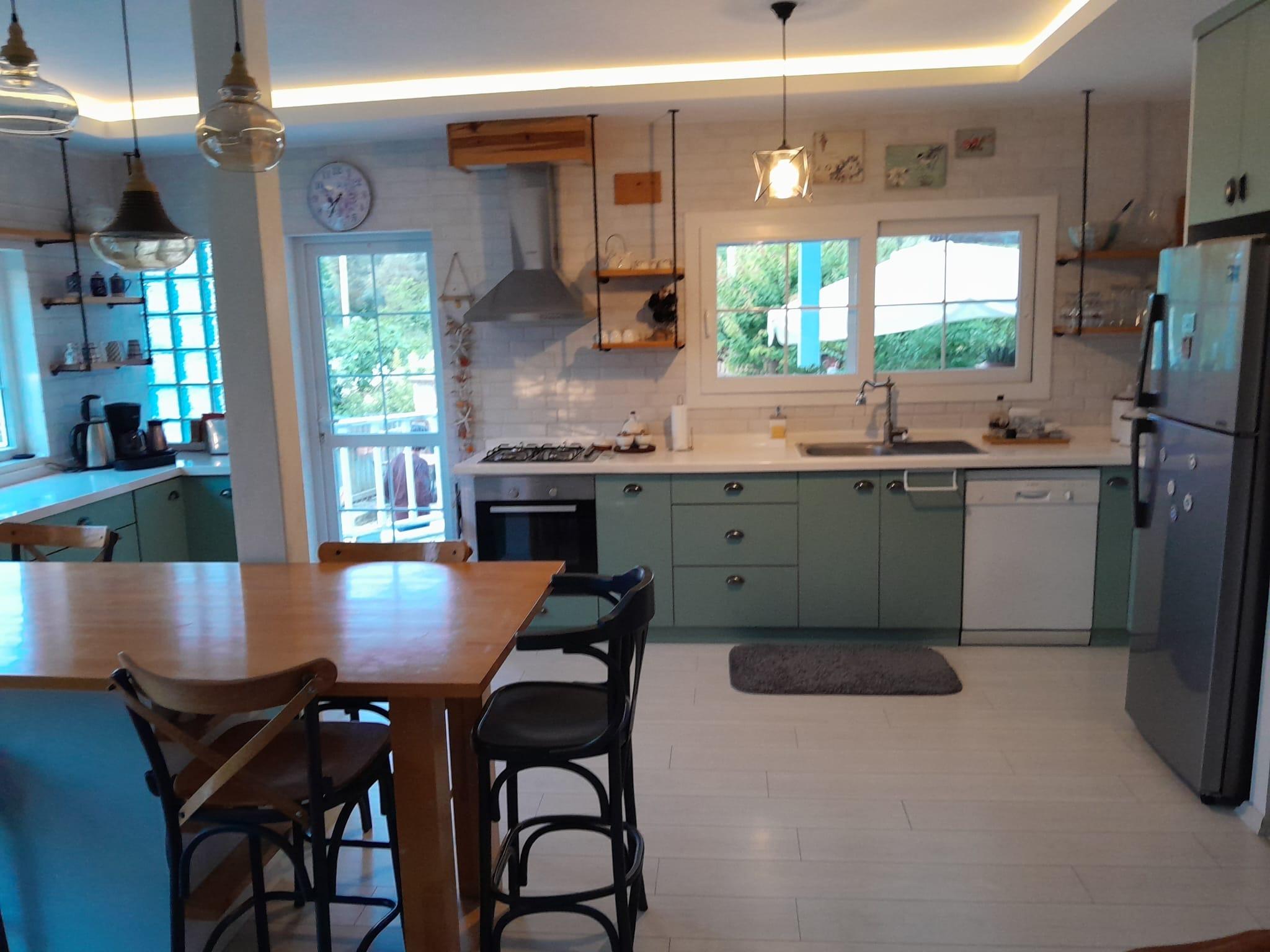 Doğanın içinde havuzlu villa — 25