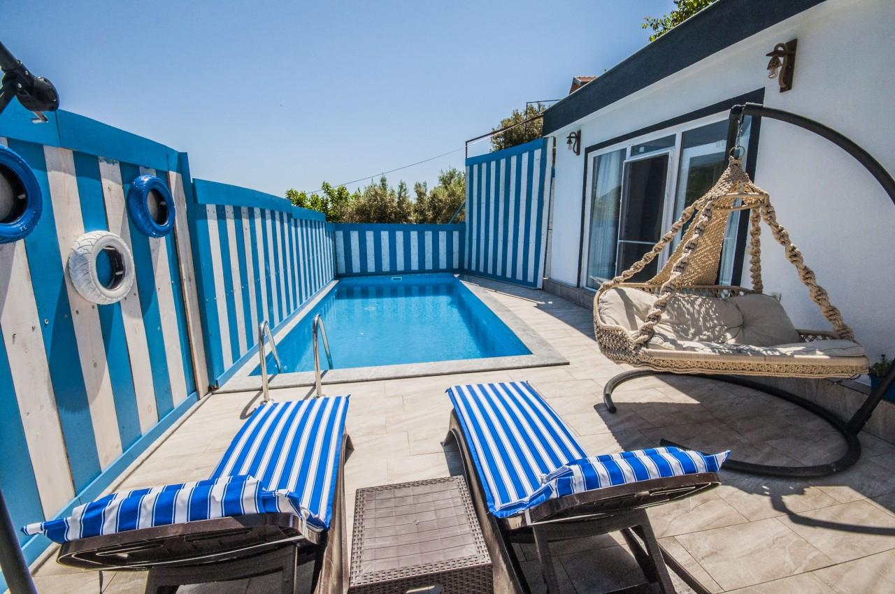 Luxury Villa with Private Pool and Jacuzzi — 2