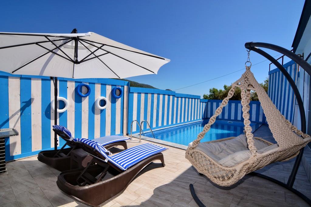 Luxury Villa with Private Pool and Jacuzzi — 8