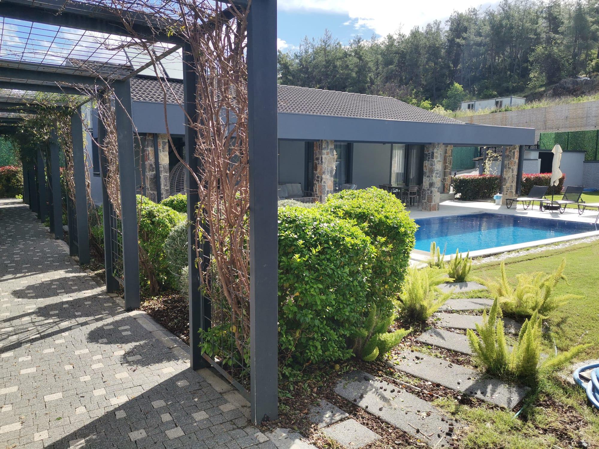 Spacious Garden Retreat Surrounded by Nature — 2