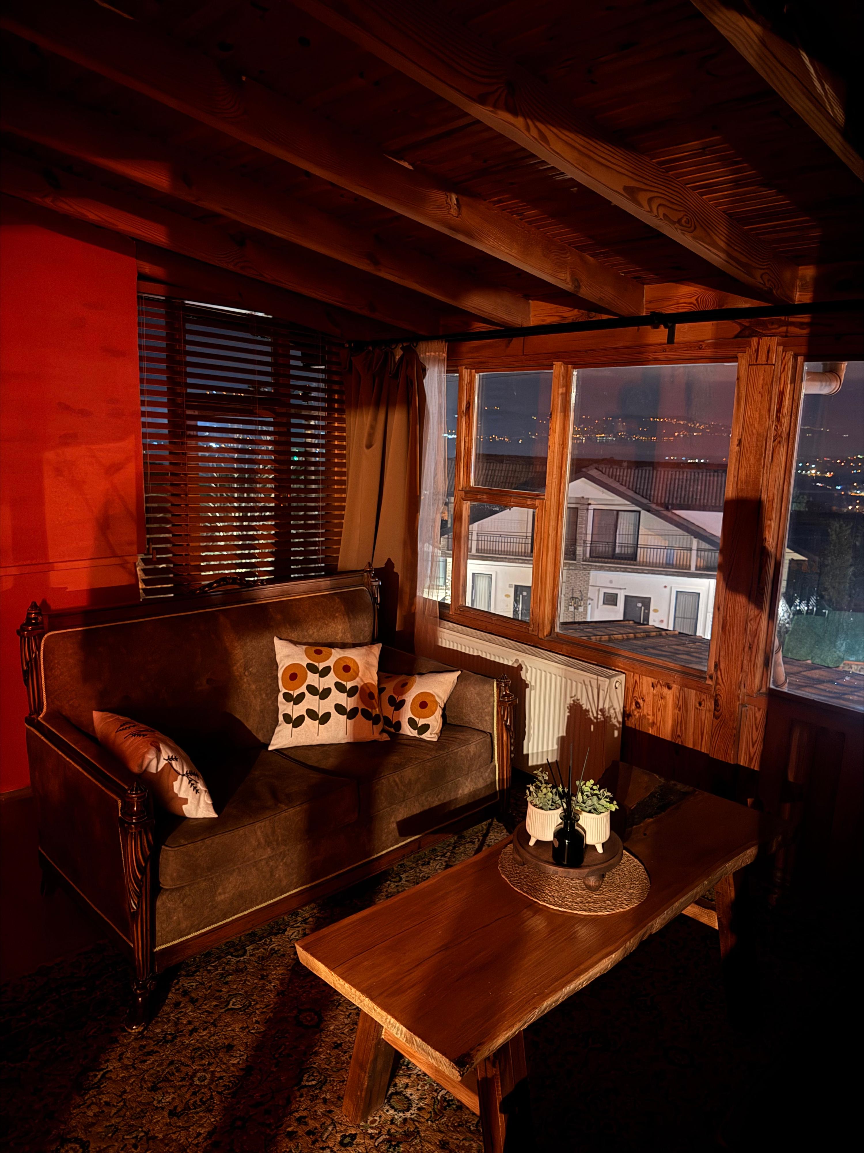 Bohemian Suite with Lake View — 12