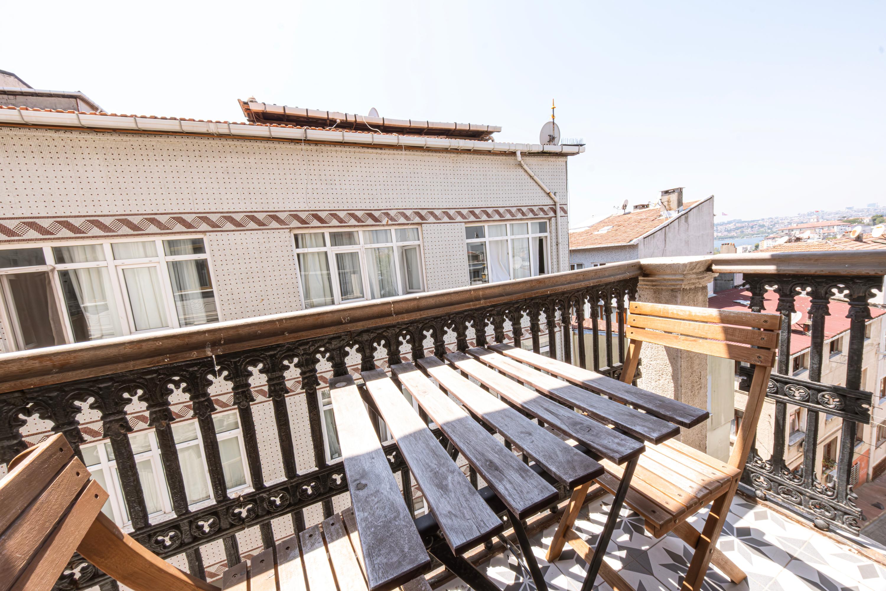 Pera Prime Stay – Classic City Rooms — 9
