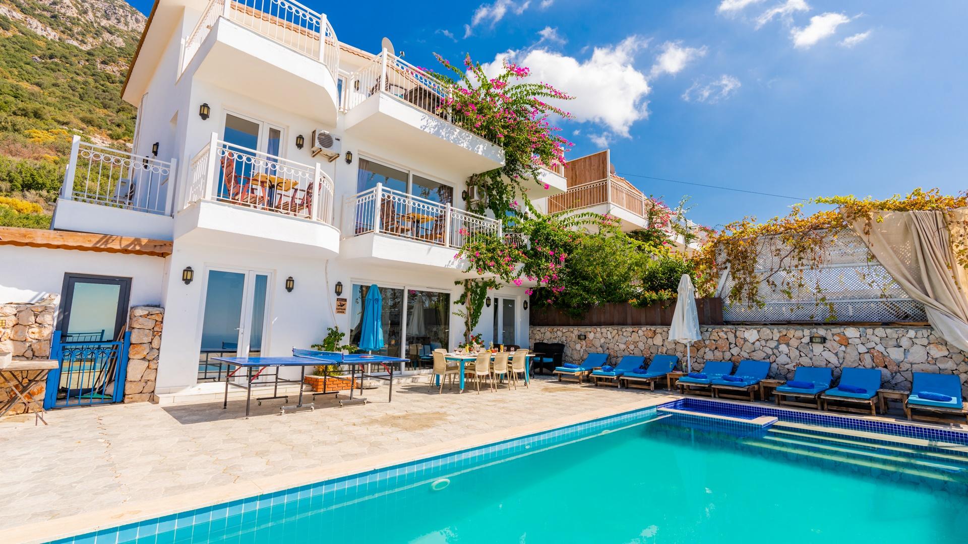 4+2 FULL SEA VIEW FOR 8 GUESTS — 5