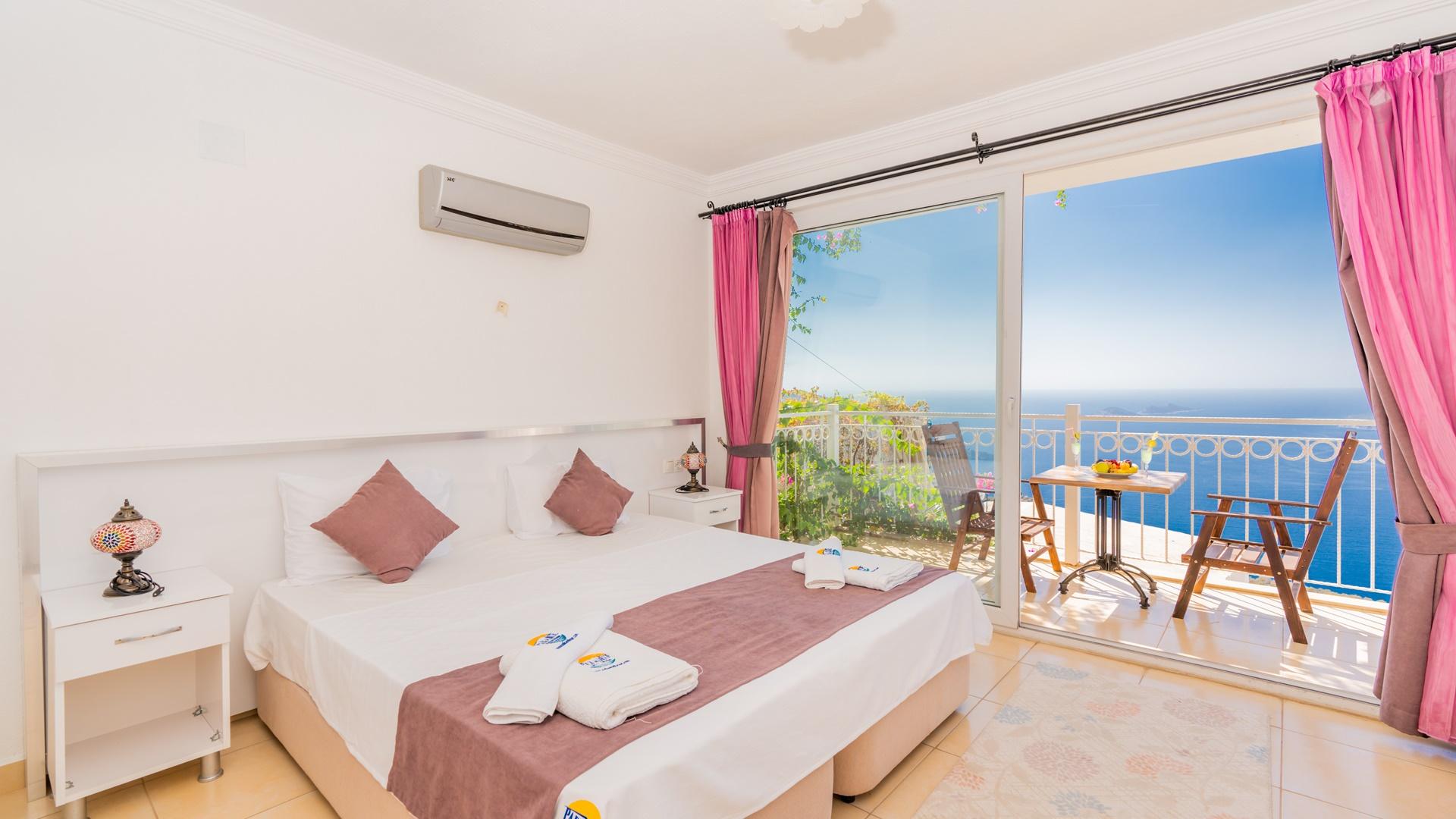 4+2 FULL SEA VIEW FOR 8 GUESTS — 12
