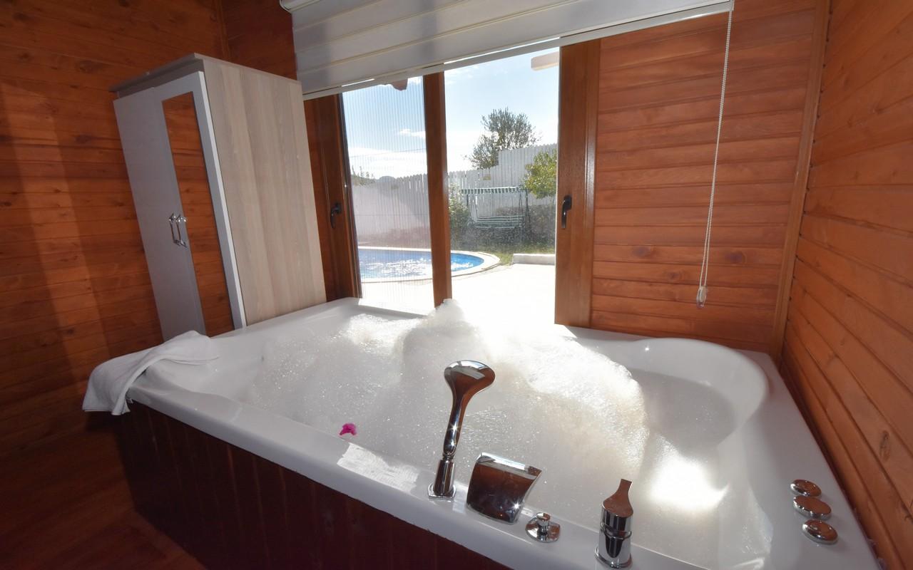 Luxury Villa with Pool and Jacuzzi for a Perfect Vacation — 15