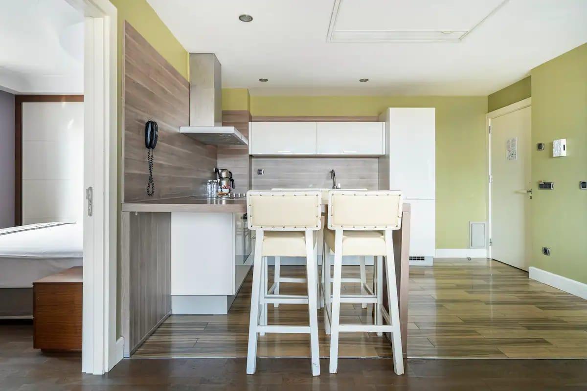 2 Bedroom Apartments with Kitchen — 4