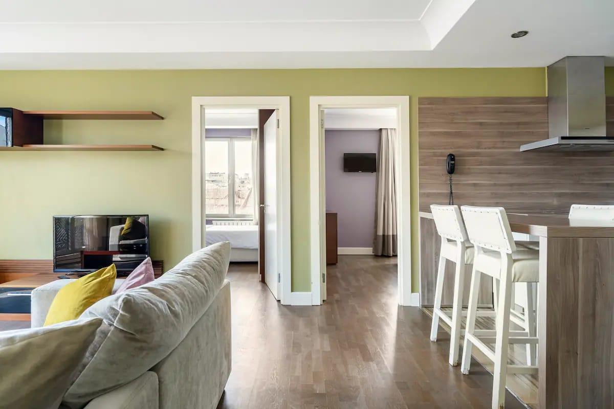 2 Bedroom Apartments with Kitchen