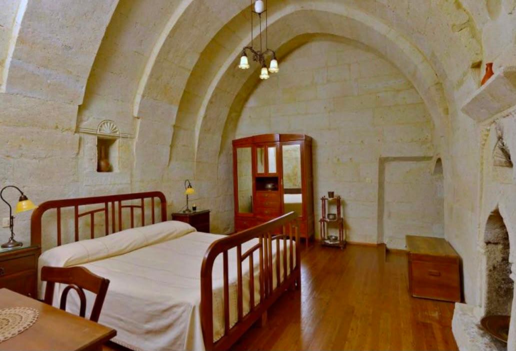 Luxury Stone Arch House — 6