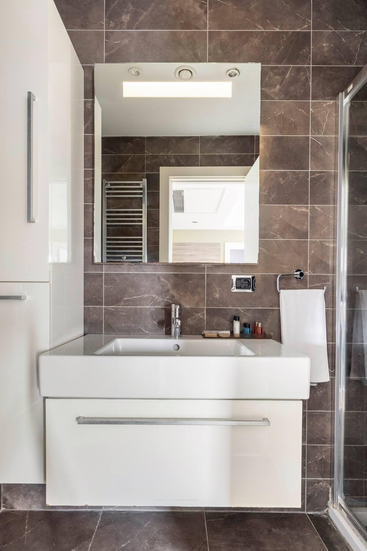 1 Bedroom Apartment with Kitchen — 9