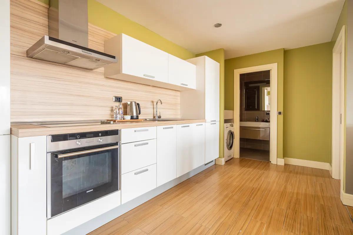 1 Bedroom Apartment with Kitchen