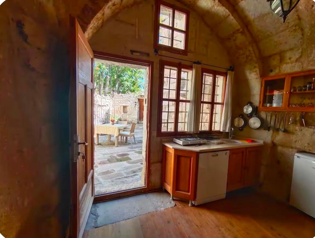 Hideaway Cave House with Garden — 6