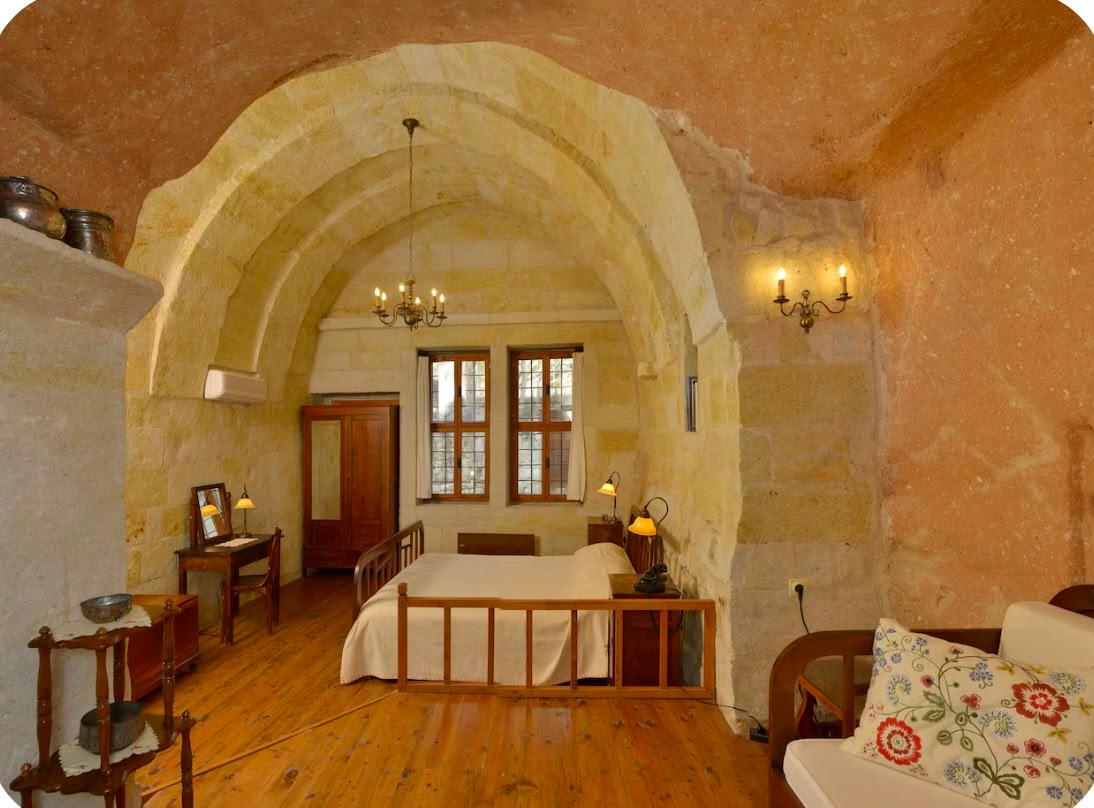 Hideaway Cave House with Garden