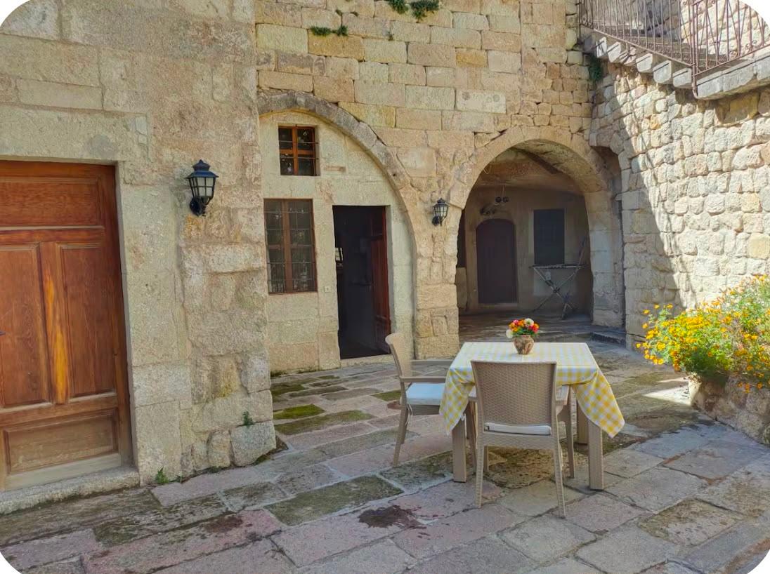 Hideaway Cave House with Garden — 9