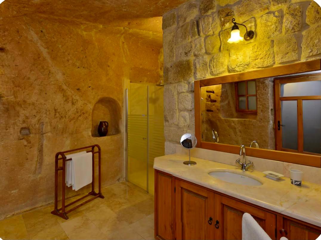 Hideaway Cave House with Garden — 10