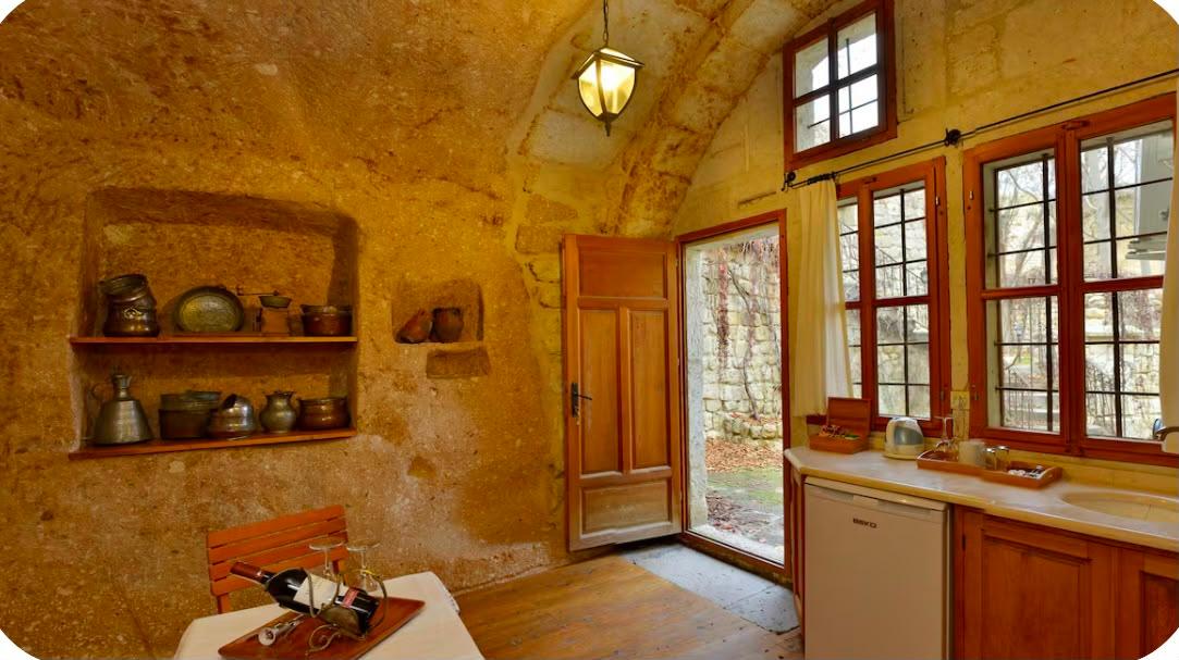 Hideaway Cave House with Garden — 7
