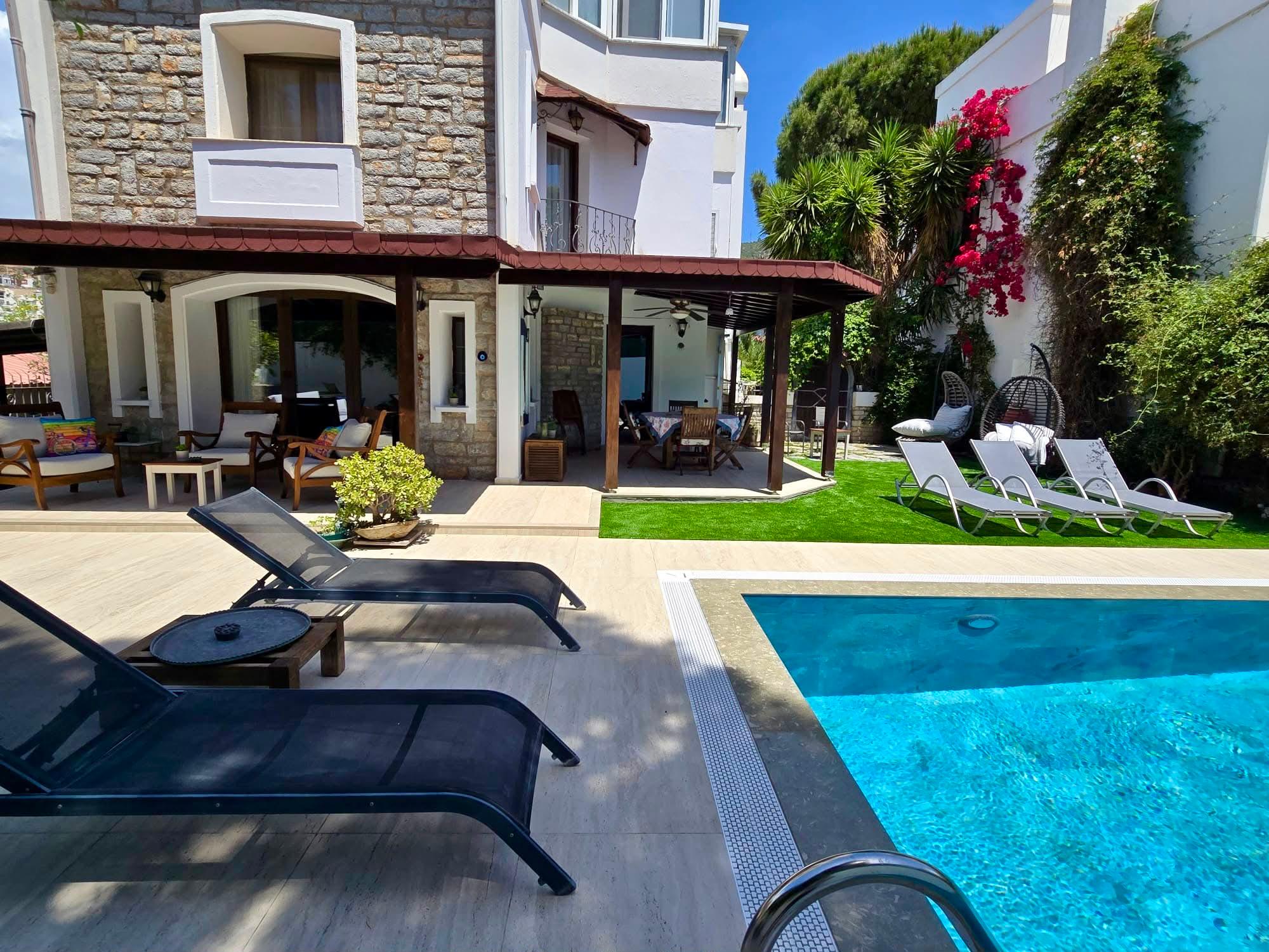 Amazing Villa with Private Pool — 2