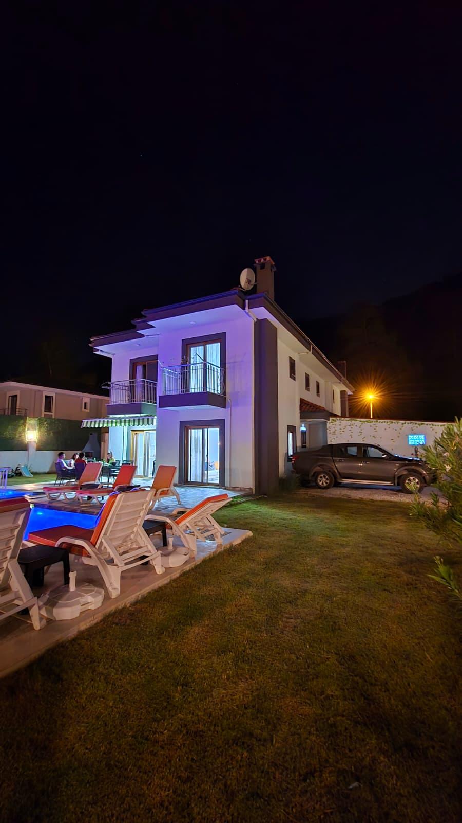 Villa with Private Pool, Garden & Sunset Views — 2