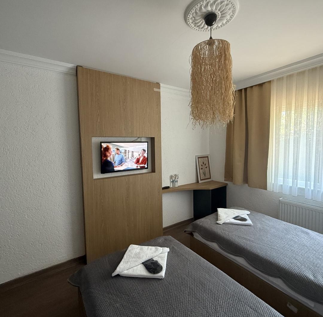 Standard Twin Room — 2