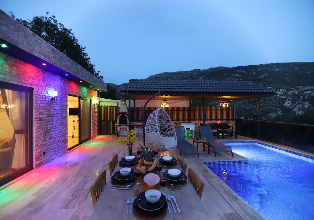 Sea view conservative villa