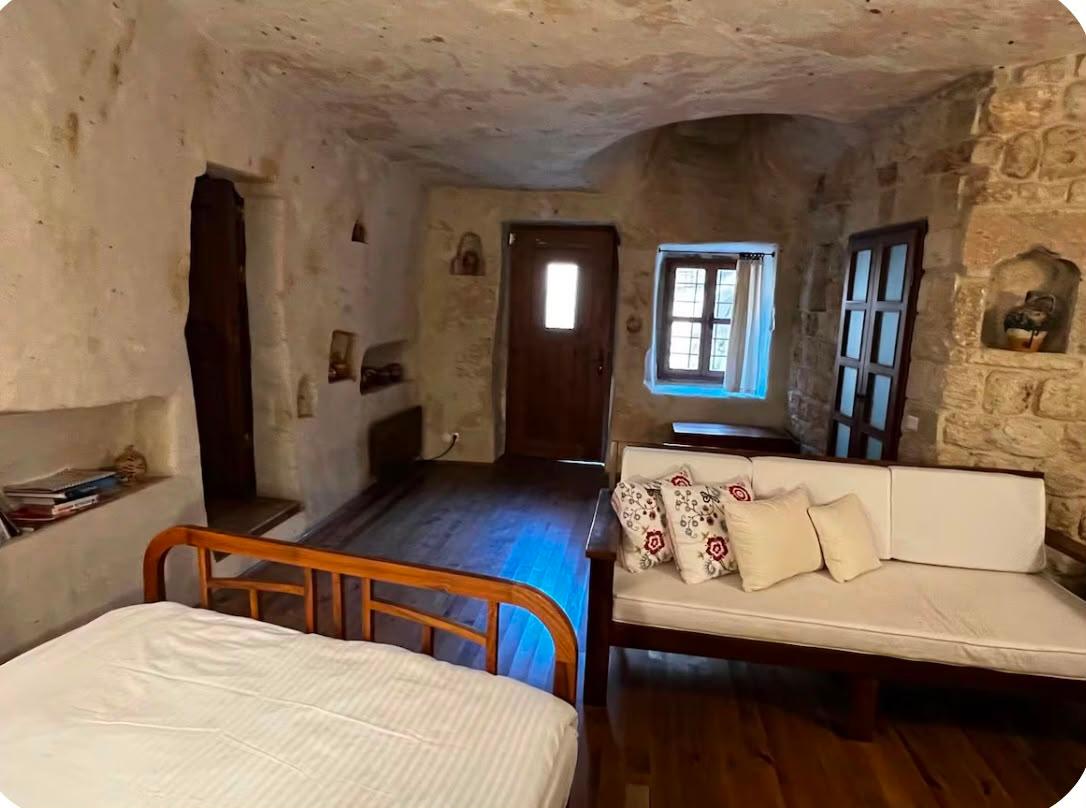 Twin Arch Cave House — 5