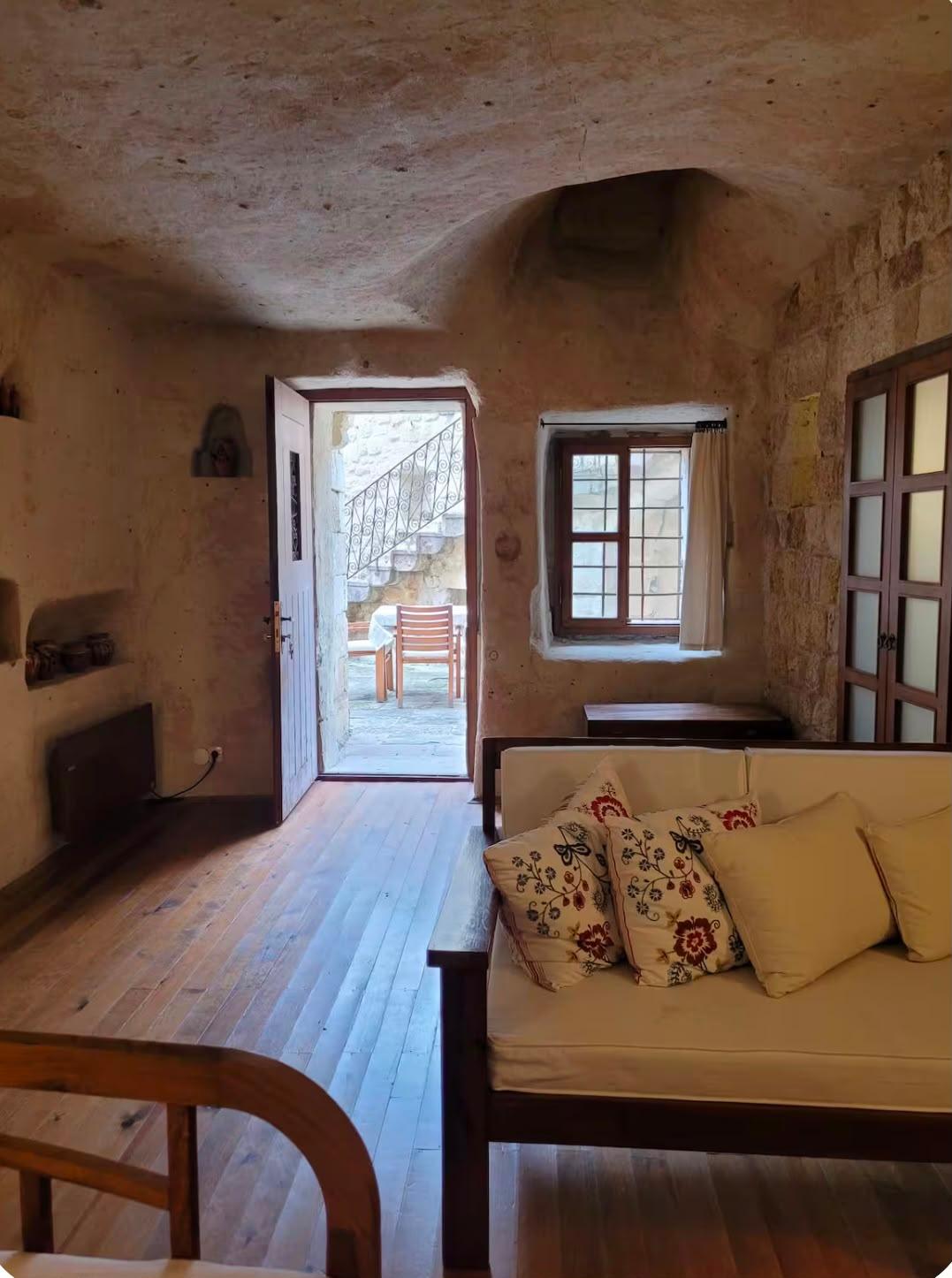 Twin Arch Cave House — 4
