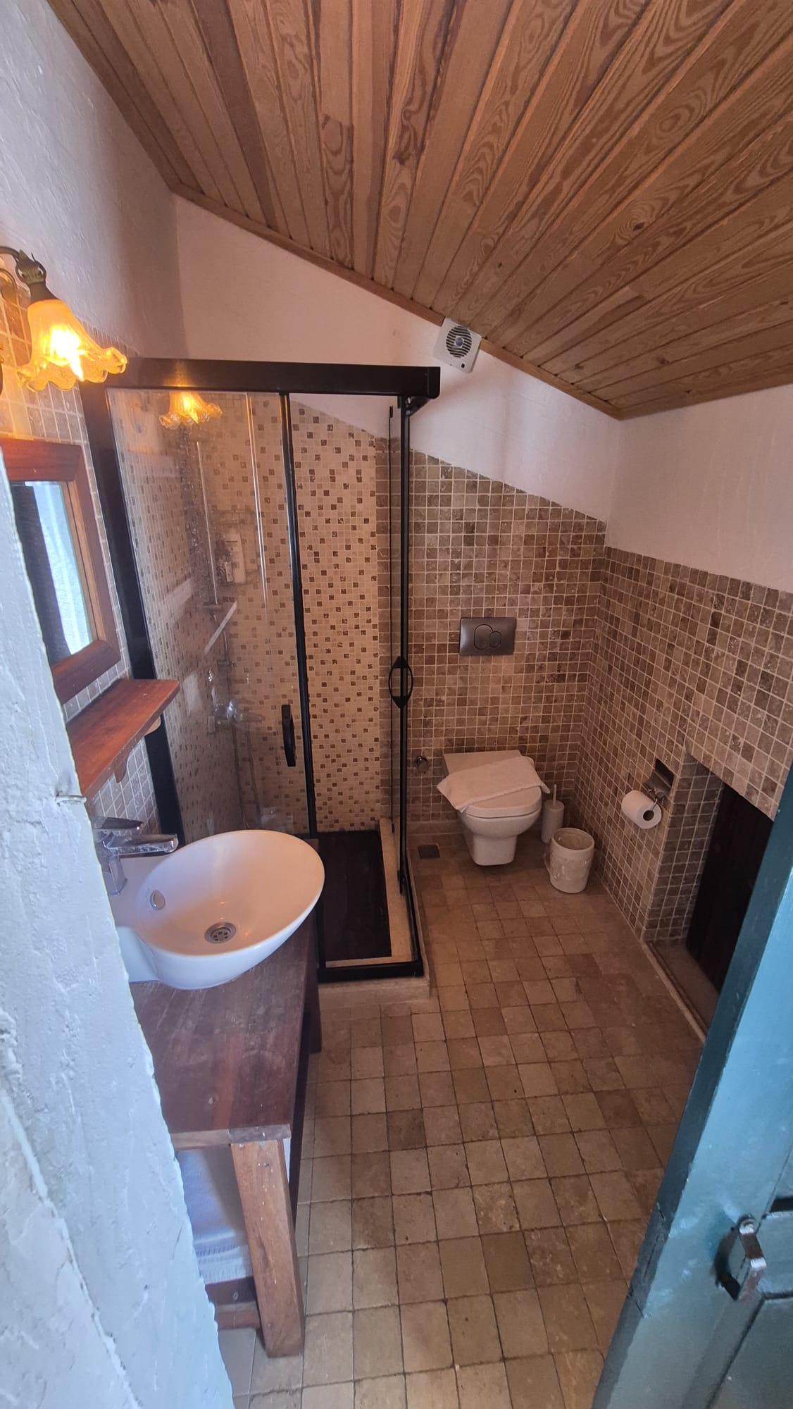 Room for 2 Guests — 6