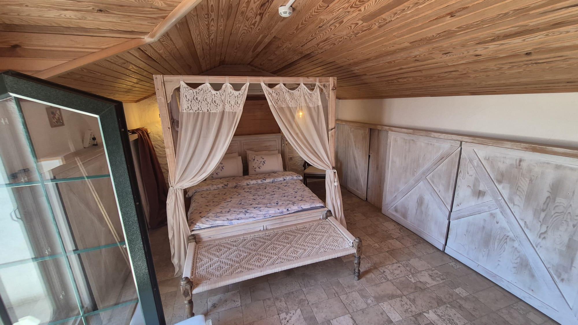 Room for 2 Guests — 9