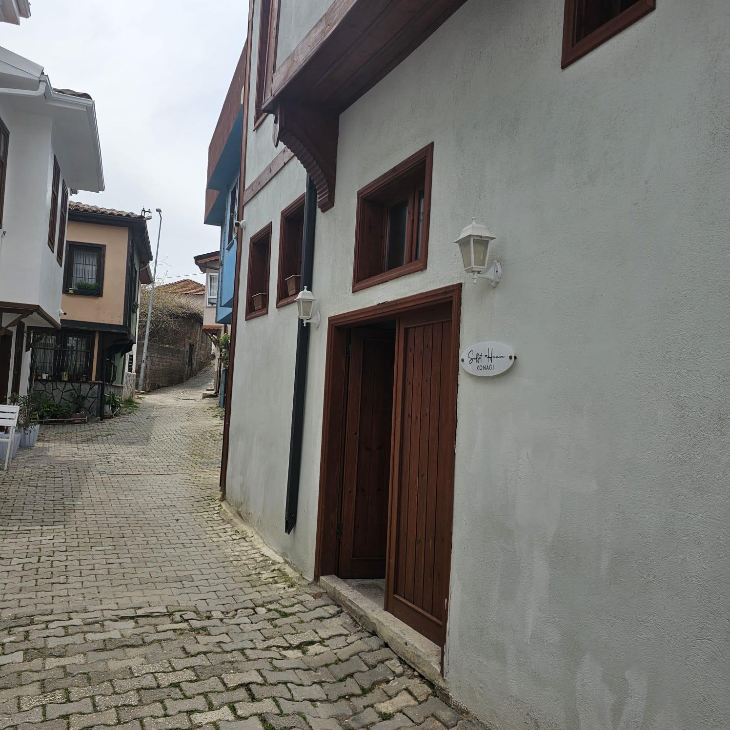Private Mansion Experience with Peaceful Atmosphere